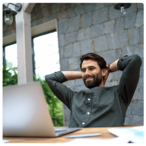 Happy e-commerce manager because Lengow helps him sell in Spain